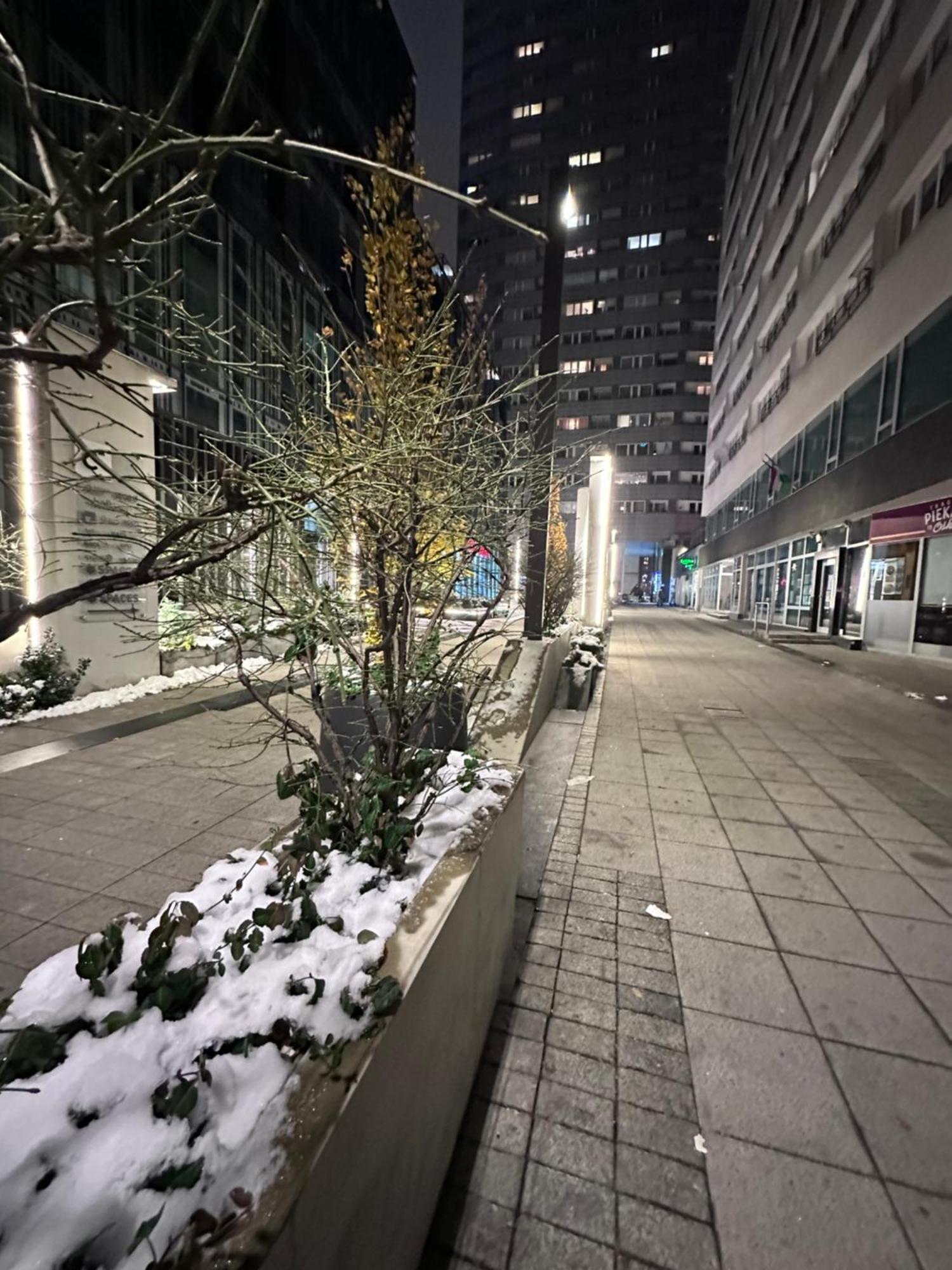 5Centrum Stanislawa Moniuszki10 Wi-Fi 1Gb Sek Warsaw Luaran gambar